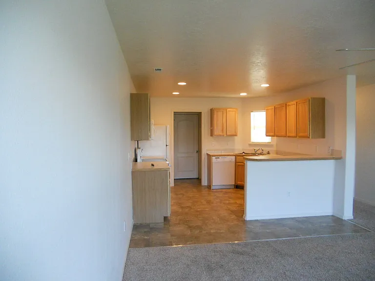 126 NE Lotus Ct — Photo 3