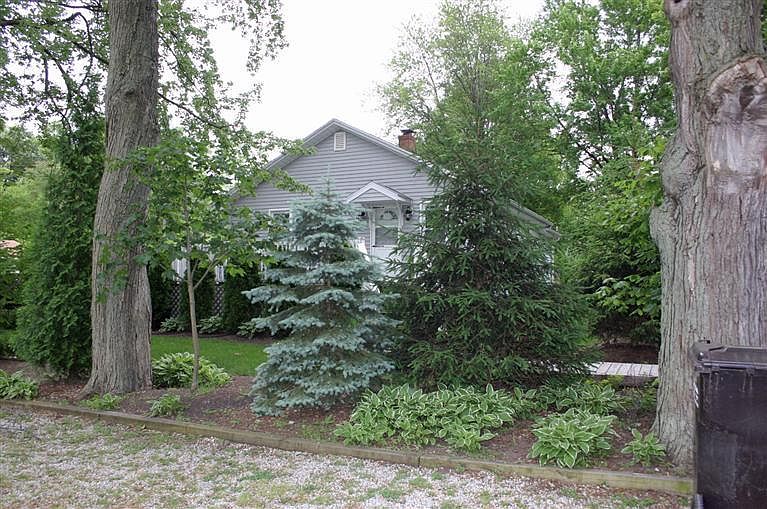 1st image of 303 W Clay St
