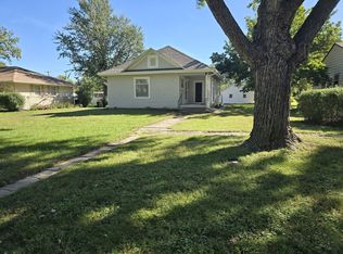 314 N 12th St, Wymore, NE 68466