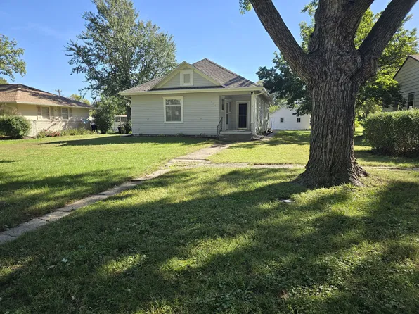 314 N 12th St, Wymore, NE 68466