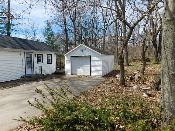 3rd image of 68050 Park Dr