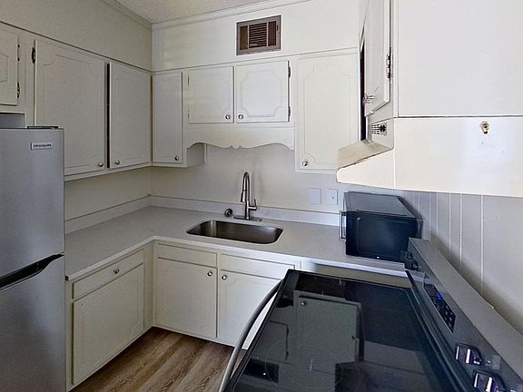 2nd image of 1850 Pebble Rd #D1