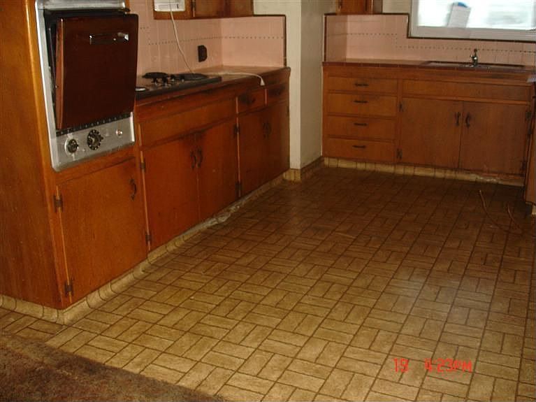 2nd image of 1924 W 3rd St