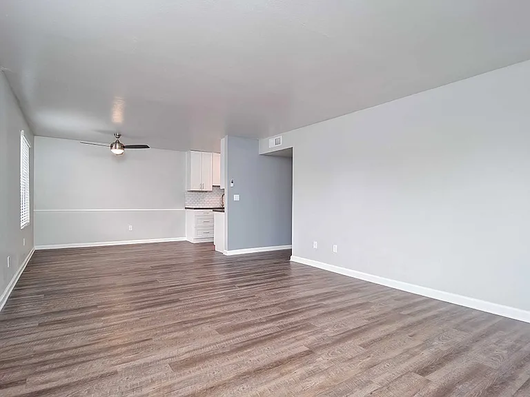 Los Robles Apartments — Photo 24