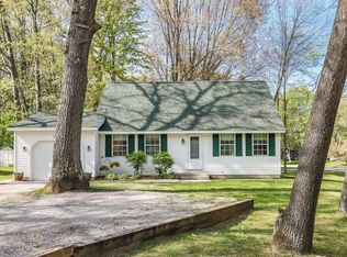 15431 Kelly St, Spring Lake, MI 49456