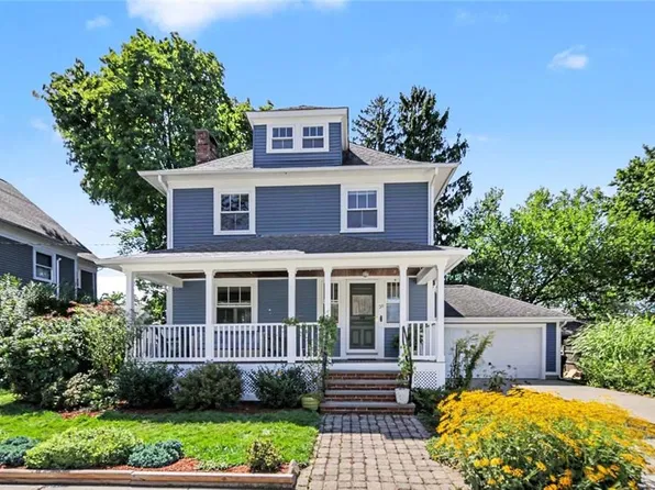 38 Horsford Ave, Rumford, RI 02916