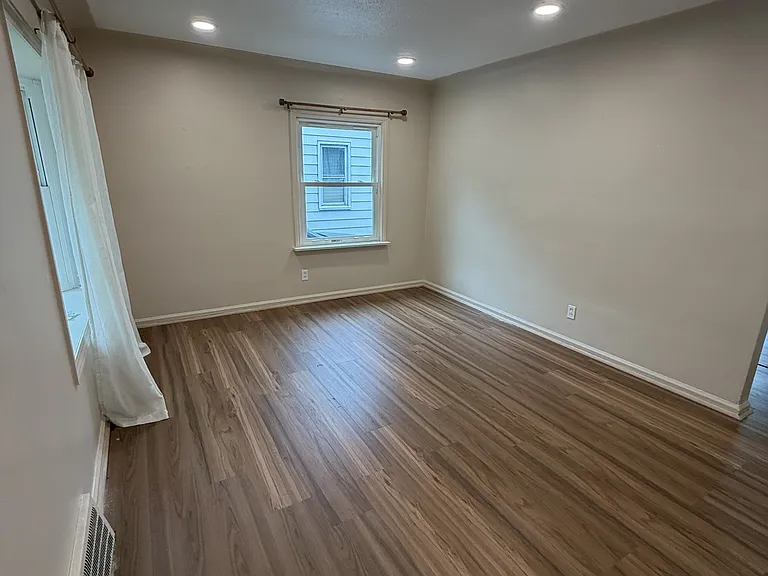 25428 Hopkins St — Photo 13