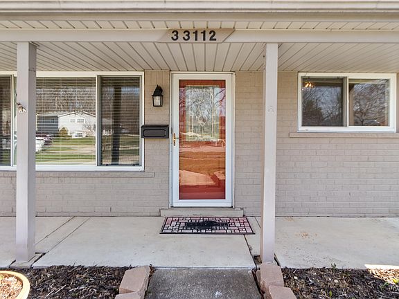 3rd image of 33112 Lynx St