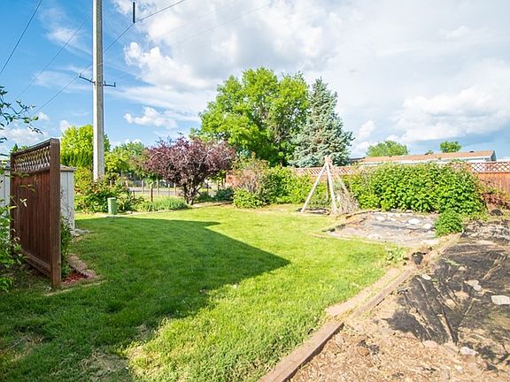 3rd image of 536 NE Troutdale Ave