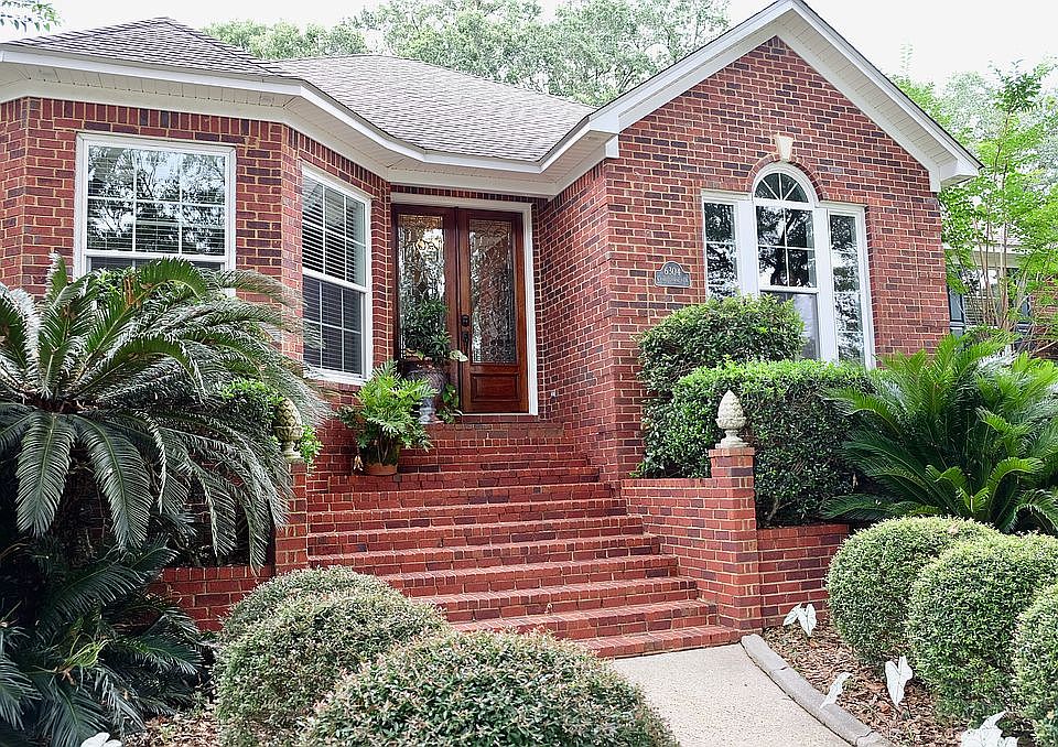 1st image of 6304 Charlestowne Dr