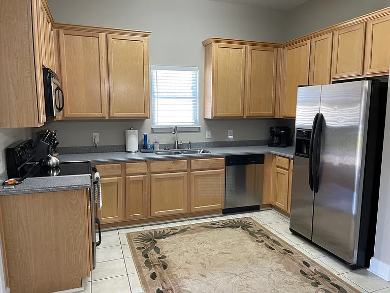 Kitchen Full Size Refrigerator with water and Ice in the door