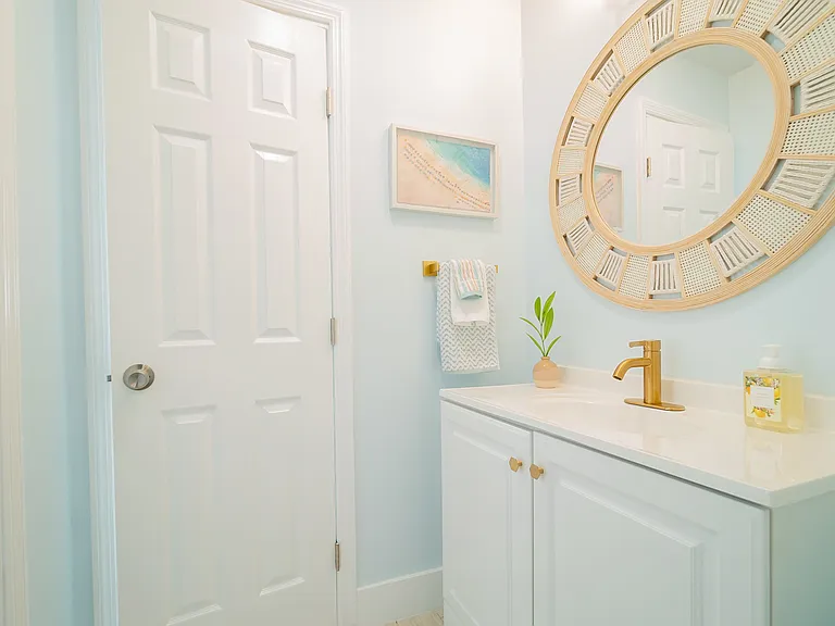 1332 Longwood St #2 — Photo 11