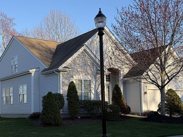171 Country Club Dr