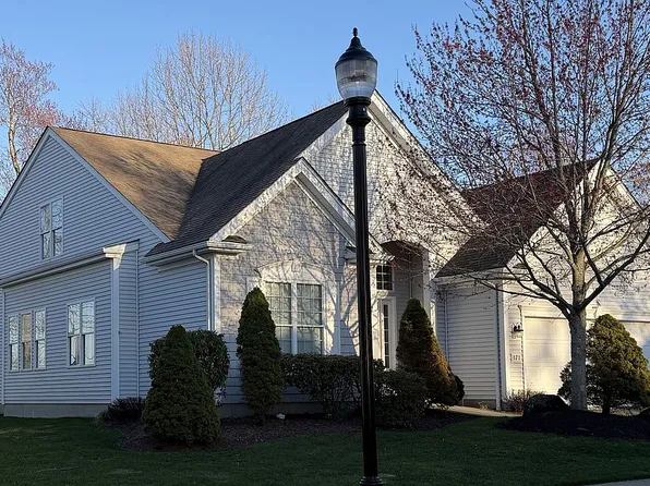 171 Country Club Dr, Oxford, CT 06478