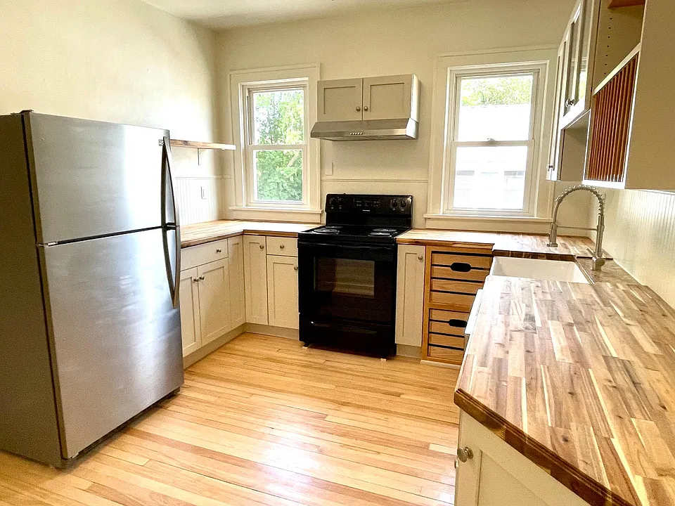 The kitchen boasts stainless steel refrigerator/freezer with a built-in ice maker, lots of light, and plenty of storage!