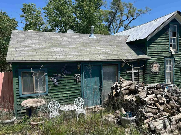 201 Badger St, Stockville, NE 69042