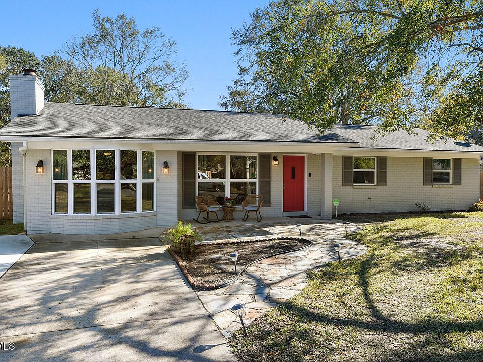1st image of 124 Arbor Vista Dr