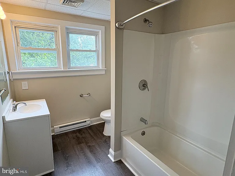 1535 Gross Ave — Photo 5