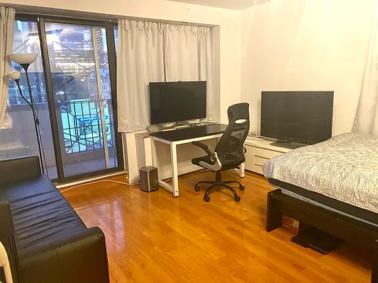 Rented by R New York | media 10