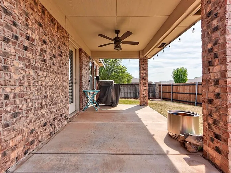 19112 Hecho Dr — Photo 9