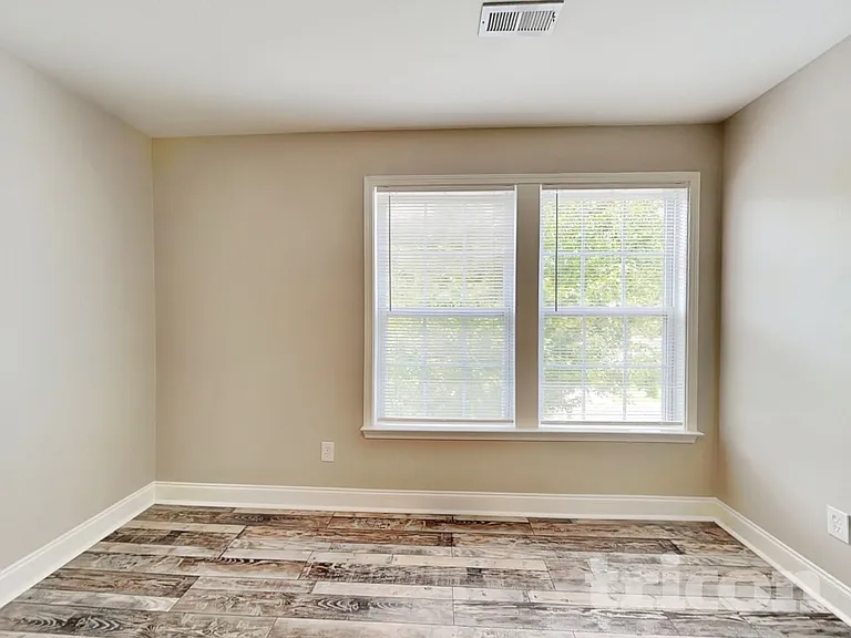 451 Presidents Ct — Photo 10