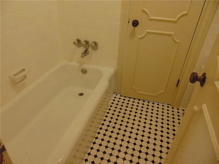 2516 Enfield Rd #101 — Photo 17