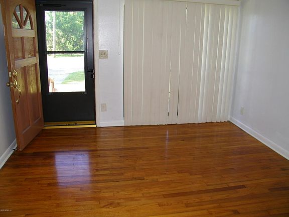 4th image of 2413 Warfield Ave
