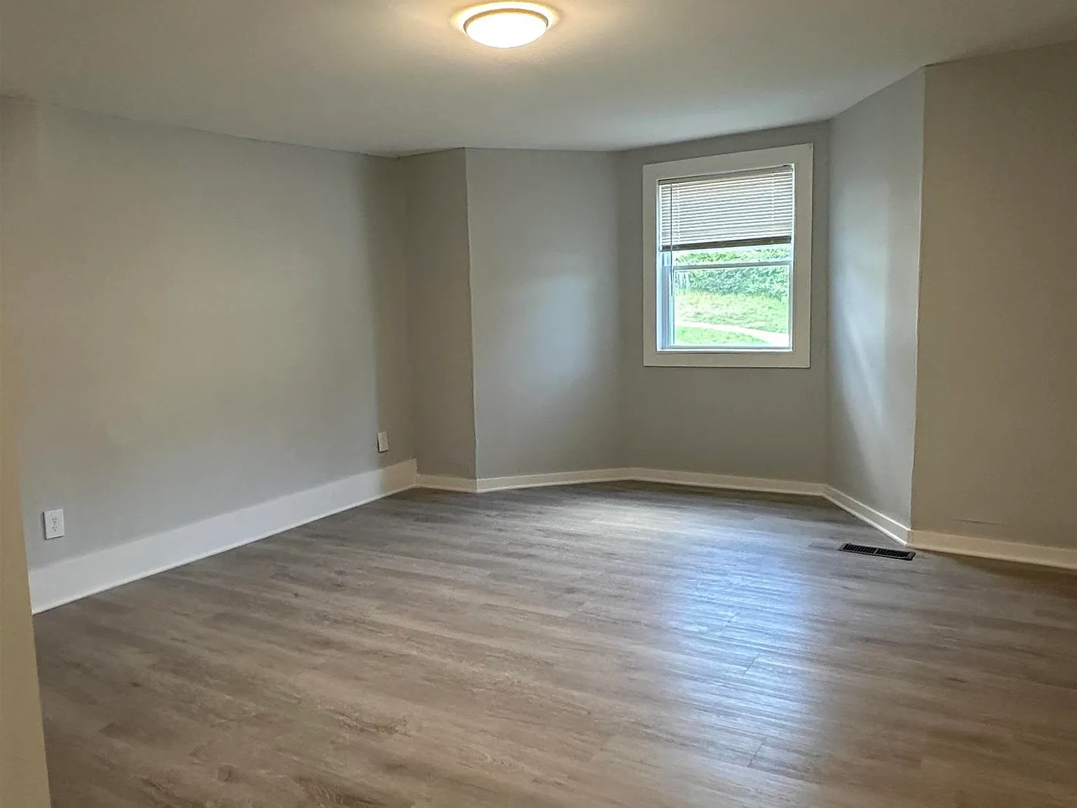 1 bed, 1.0 bath, 950 sqft, $1,600 — Photo 4