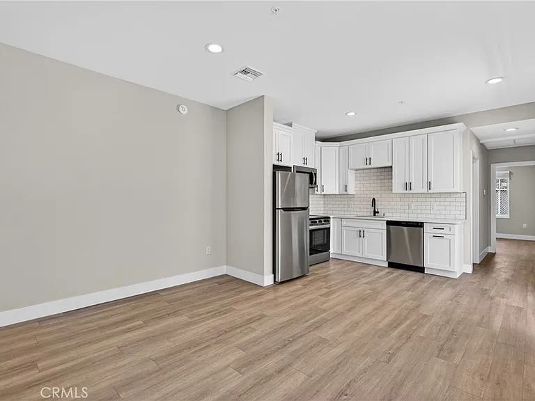 8414 Burnet Ave — Photo 5