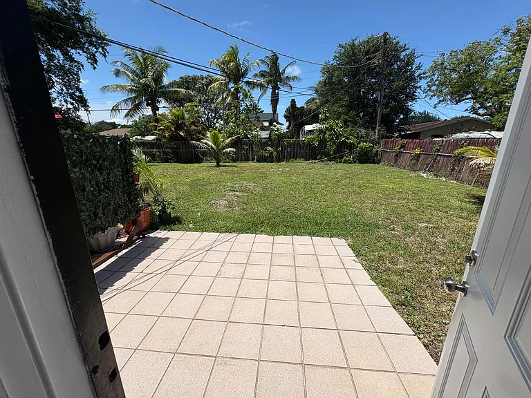 6111 SW 31st St #E — Photo 25