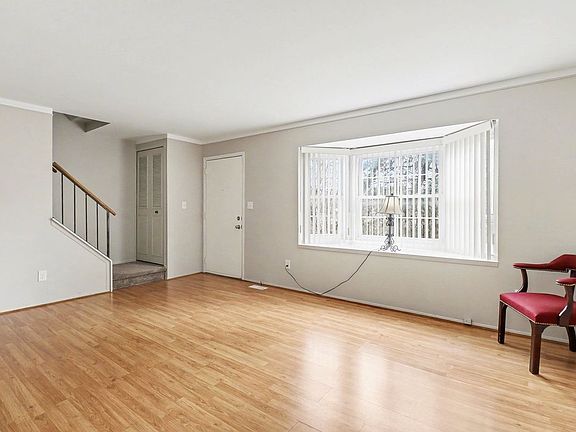 5th image of 216 Lake Village Dr