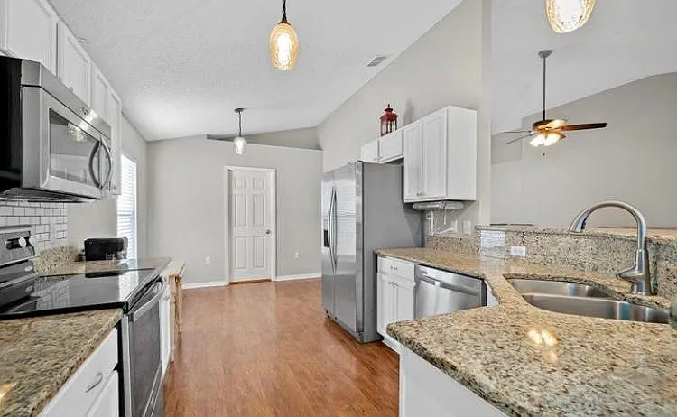4726 Four Lakes Dr — Photo 3