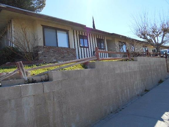 3rd image of 112 W Desert View Dr