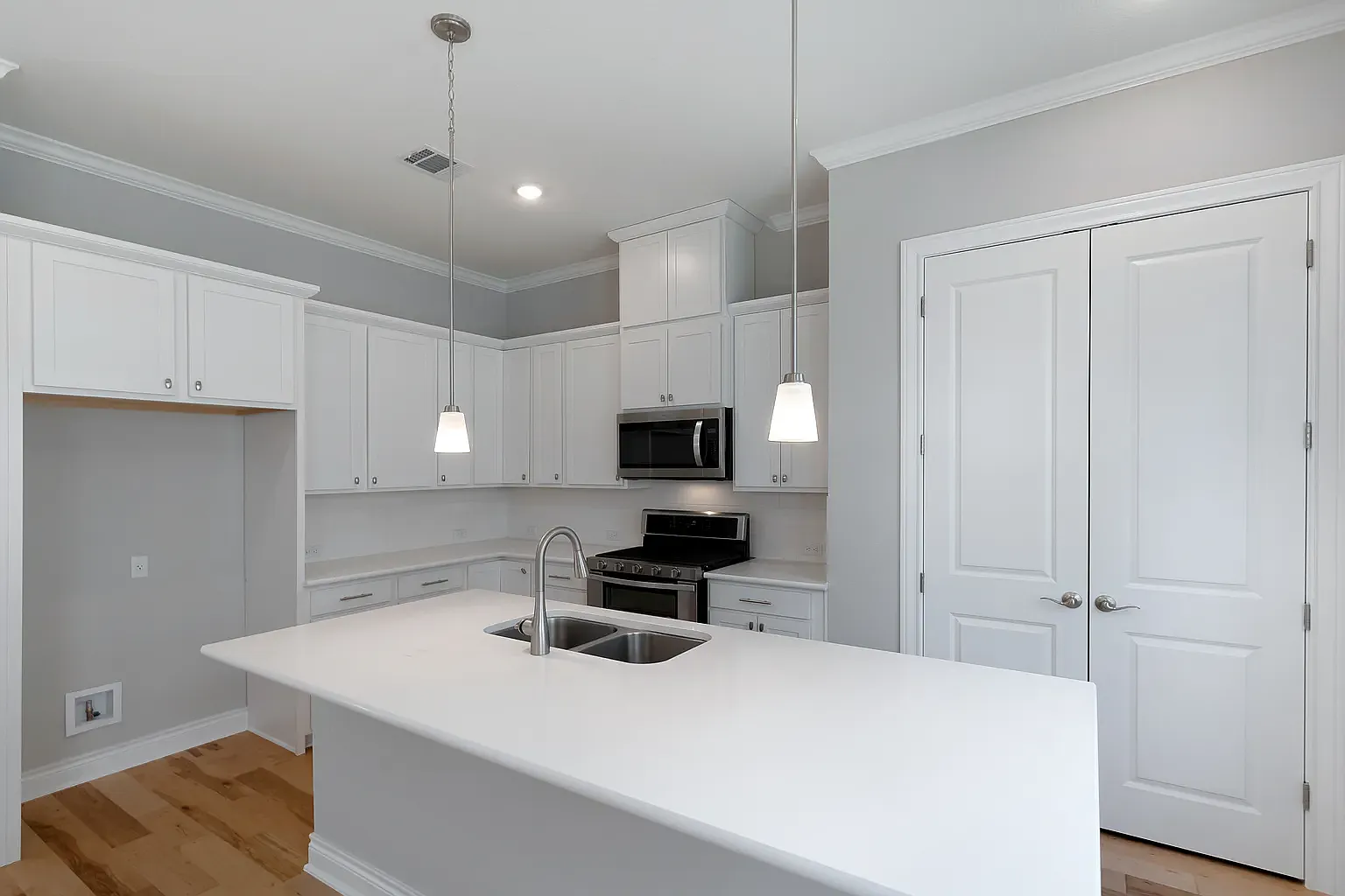 3 bed, 2732 sqft, $3,100 — Photo 3