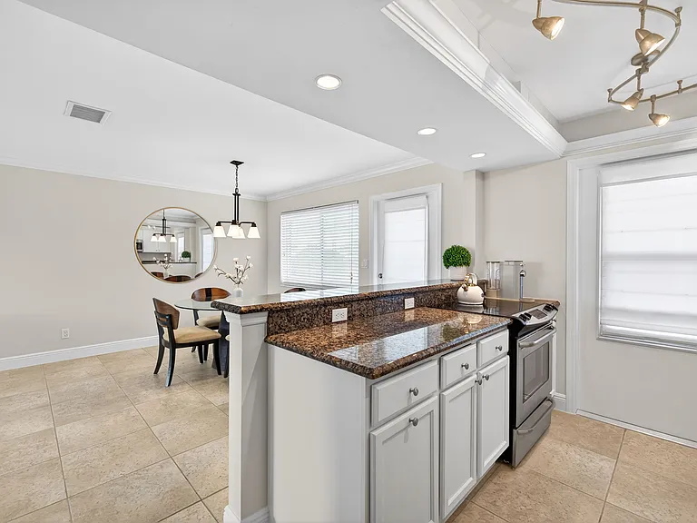 1550 Gulf Shore Blvd N #E6 — Photo 8