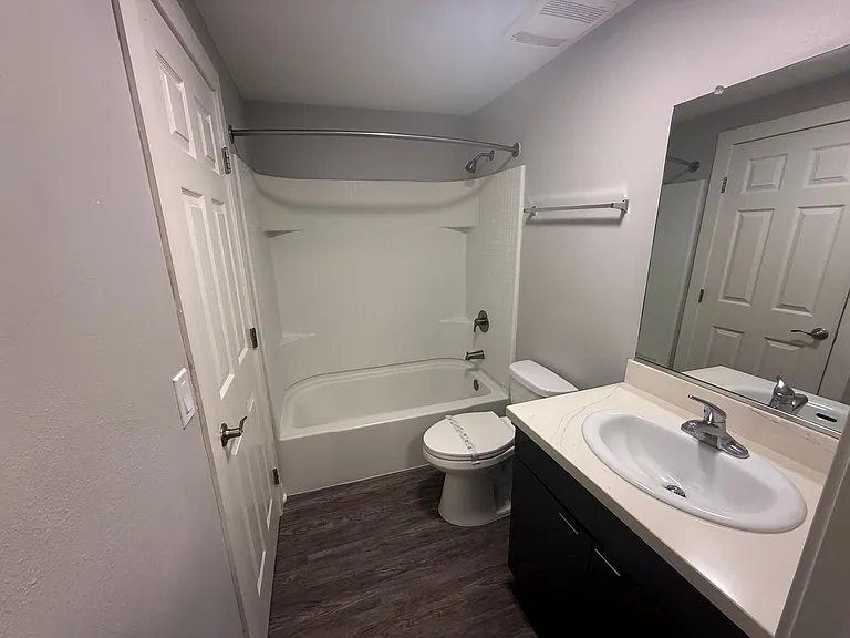 Villa Del Sol Apartments — Photo 97