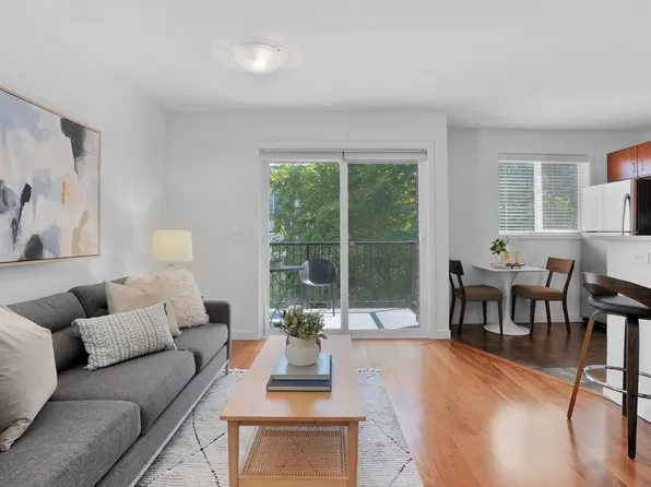 1131 N 93rd St APT 3, Seattle, WA 98103
