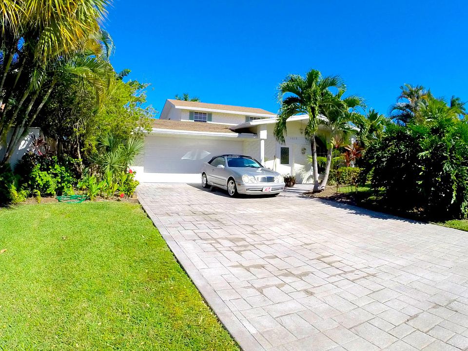 1st image of 1619 SW Albatross Way