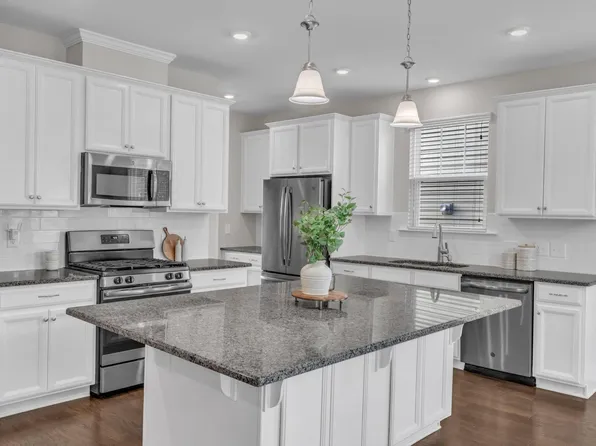 4252 Rockdell Hall St, Raleigh, NC 27616