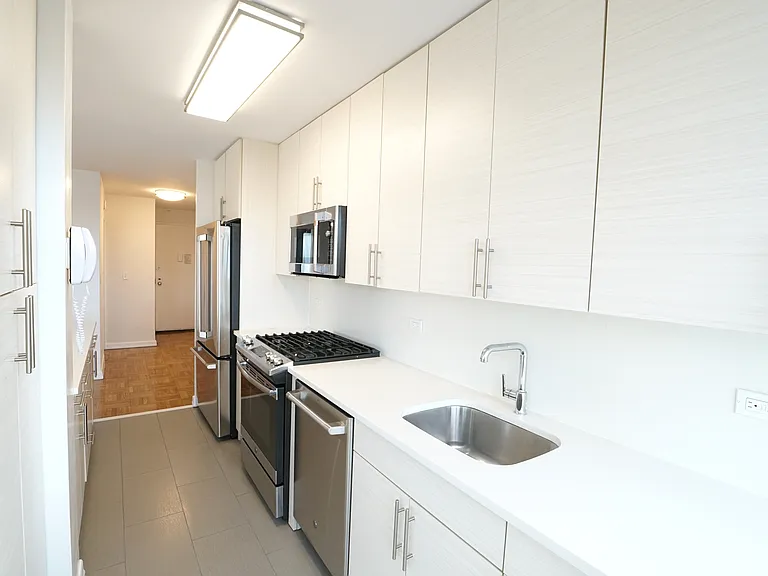 444 E 82nd St #29F — Photo 3
