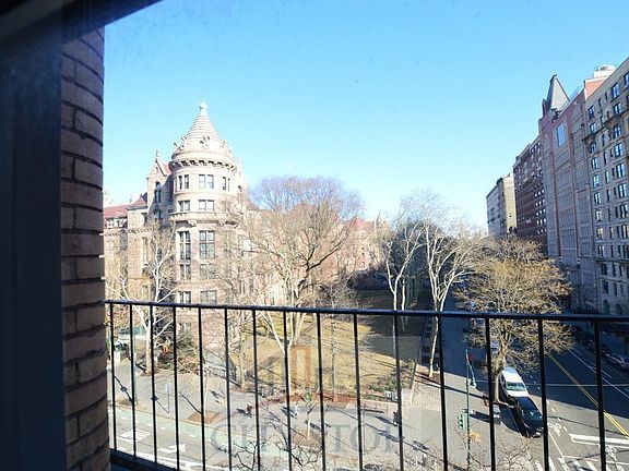 2nd image of 101 W 77th St APT 3F