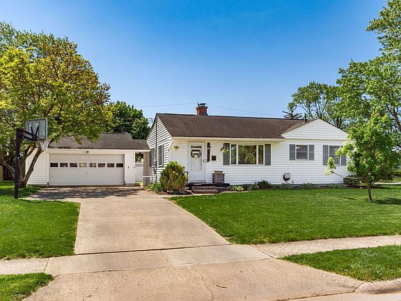 3rd image of 2775 La Rosa Dr