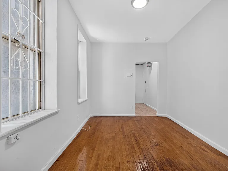 631 E 11th St #3 — Photo 9