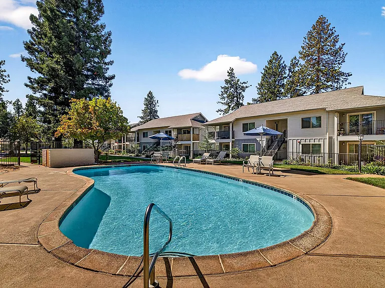 Villa Monterey Apartments — Photo 8