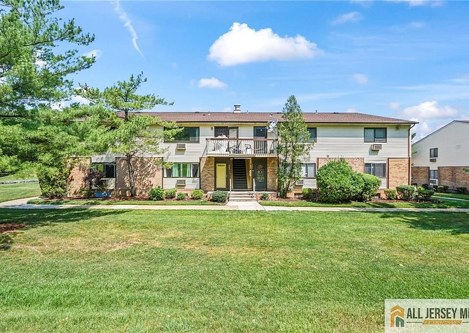 1st image of 903 Cricket Ln