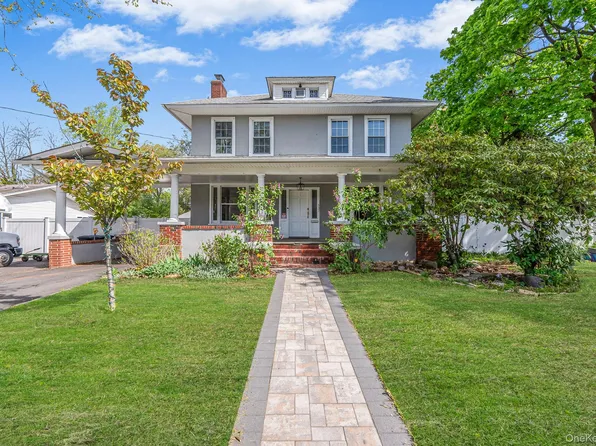 537 Livingston Street, Westbury, NY 11590