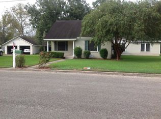 707 Fulton St, Edna, TX 77957