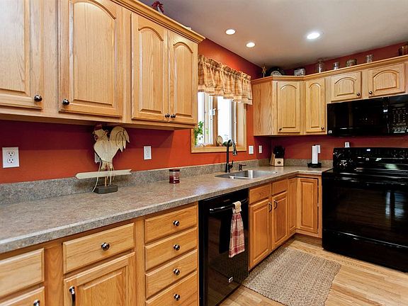 5th image of 2788 Holly Ct NW