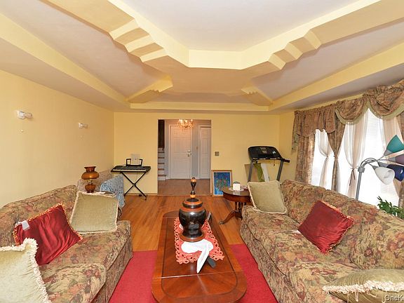 5th image of 7 S Oak Street