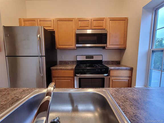 3rd image of 294 Ruth Ct
